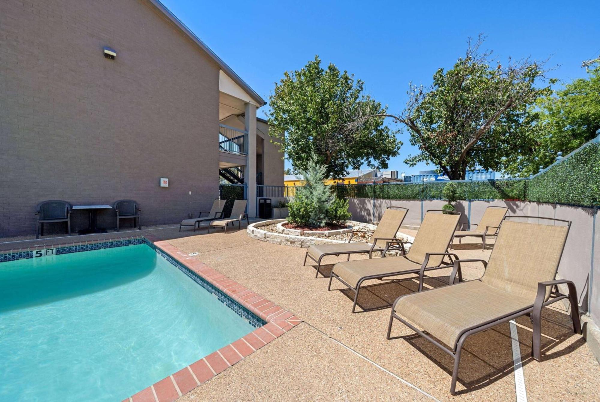 Days Inn By Wyndham Round Rock Exteriér fotografie