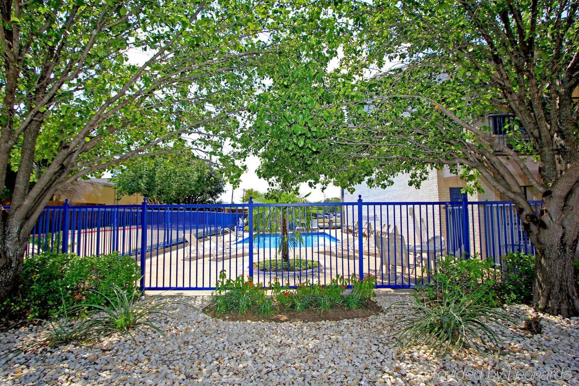 Days Inn By Wyndham Round Rock Exteriér fotografie